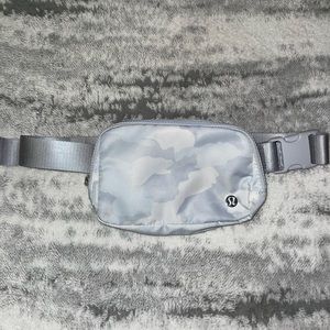 Lululemon Everywhere Belt Bag